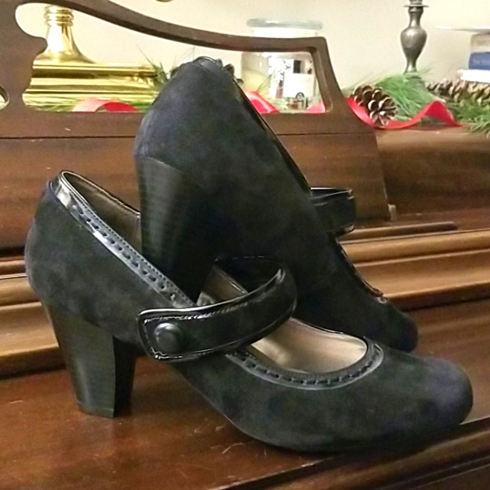 Naturalizer black leather Mary Jane Pumps heels